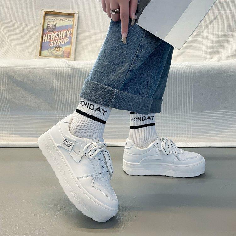 Белые туфли на толстой подошве с круглым носком для женской весны 2025 года, новая корейская версия, модные, универсальные, повседневные спортивные туфли