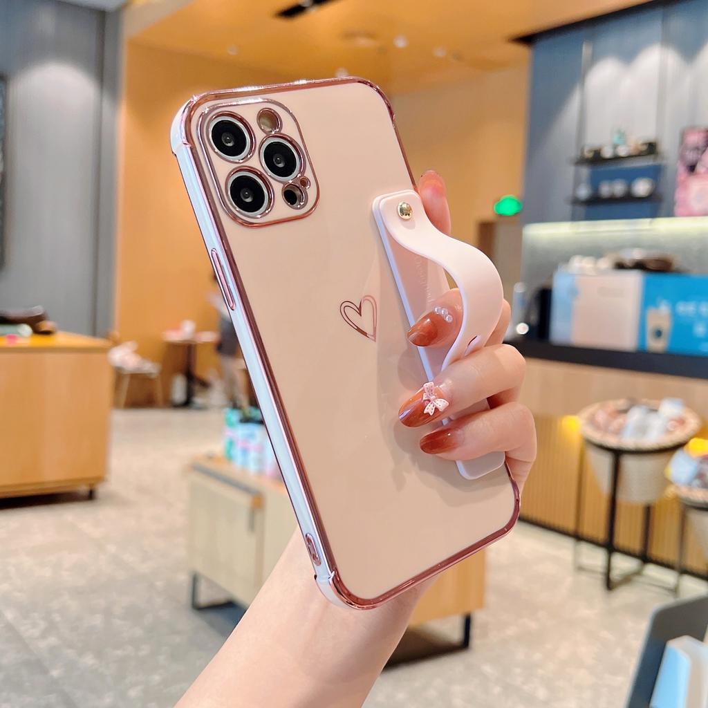 Подходит для чехла на мобильный телефон iphone17pro Яблоко полый сердечко + подставка браслет новый 15 Apple 16promax