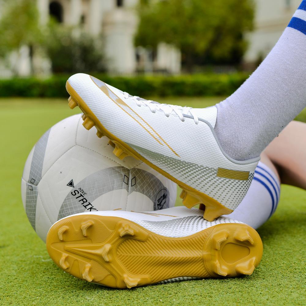 Футбольные бутсы новые легкие удобные низкие мужские молодежные нескользящие уличные спортивные мужские туфли