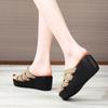 Женские золотистые шлепанцы, летние уличные нарядные черные туфли на толстой танкетке, повседневные тапочки на толстой подошве, большие размеры