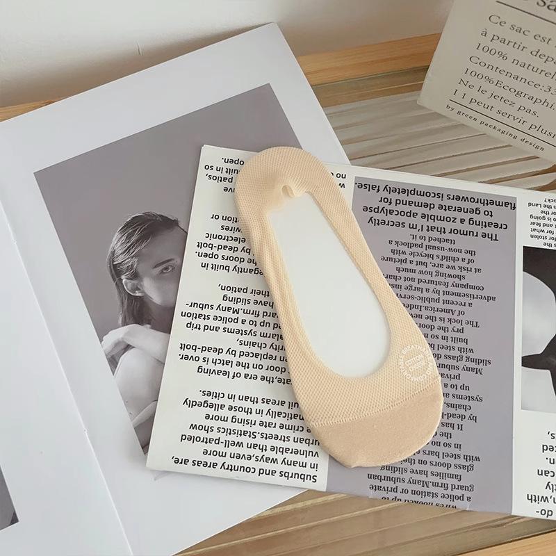 Ice Silk Women's Non-Slip No Show Boat Socks - Thin Summer Cotton Sole, Low Cut & Invisible