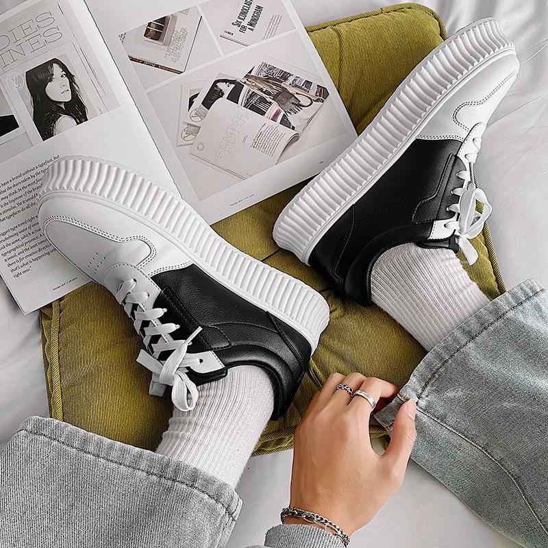 2024 Новые плоские туфли мужские кроссовки кожаные туфли белого цвета модные повседневные прогулочные туфли на плоской подошве на платформе скейтборд массивные кроссовки