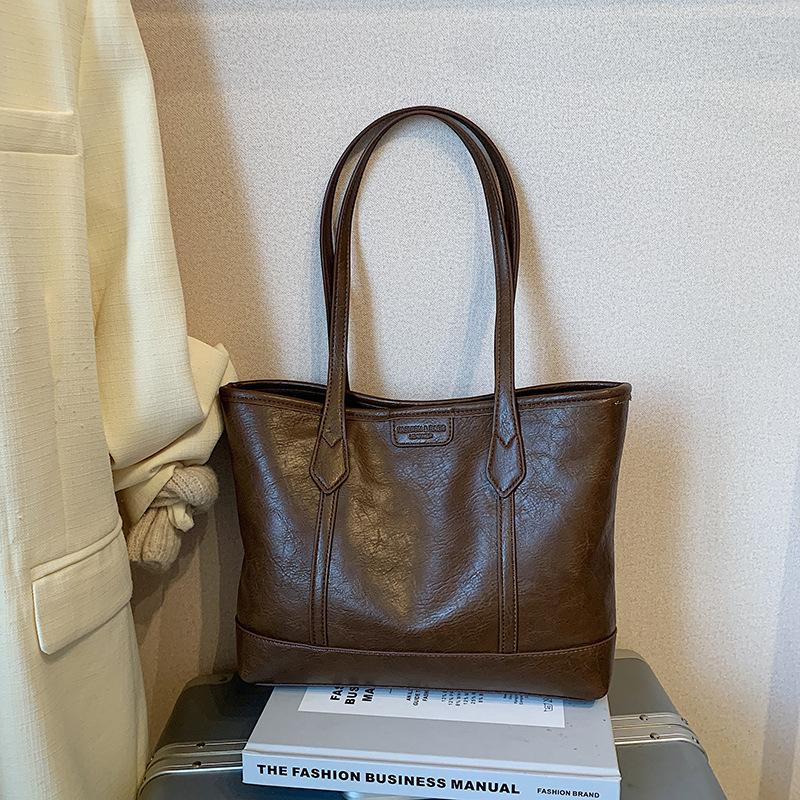 Retro Large-capacity Bag Women's 2025 Winter New Shoulder Bag Fashionable and Fashionable Commuter Tote Bag