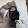 2025 new foreign style bucket bag texture shoulder messenger bag commuter casual Korean version high value niche bag women