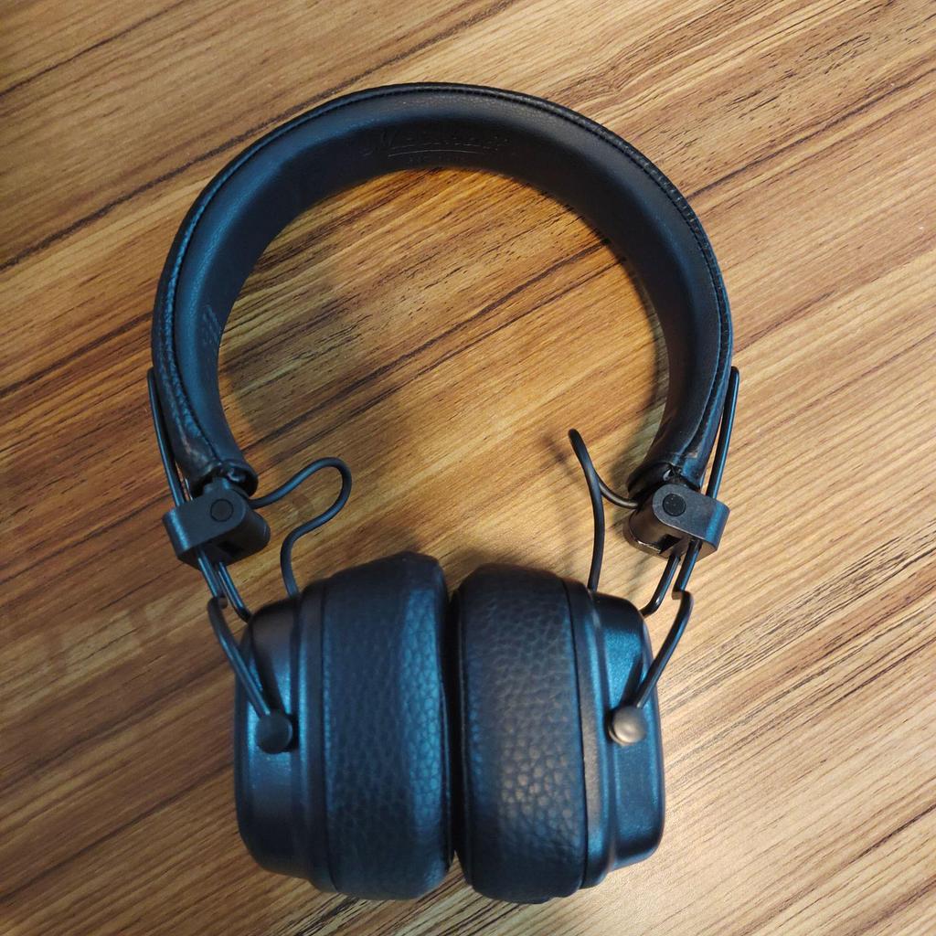 Совместимо с беспроводными Bluetooth-наушниками Marshall MAJOR Bluetooth 2-го и 3-го поколений.