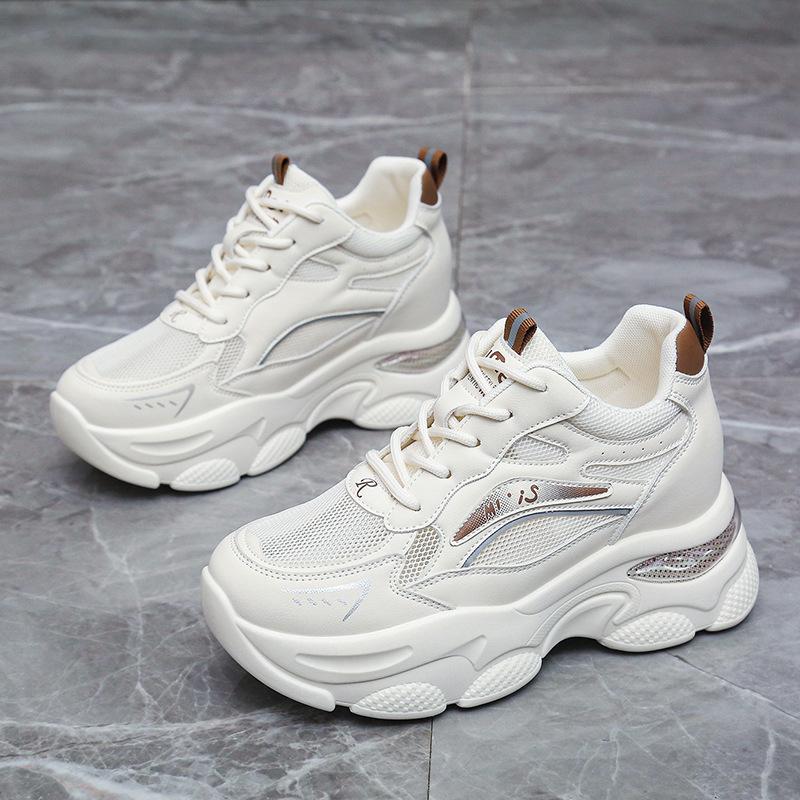 Внутренние увеличивающие рост папины кроссовки женские ноги маленькие повседневные 2025 лето тонкие универсальные на толстой подошве спортивные сетчатые дышащие маленькие белые кроссовки