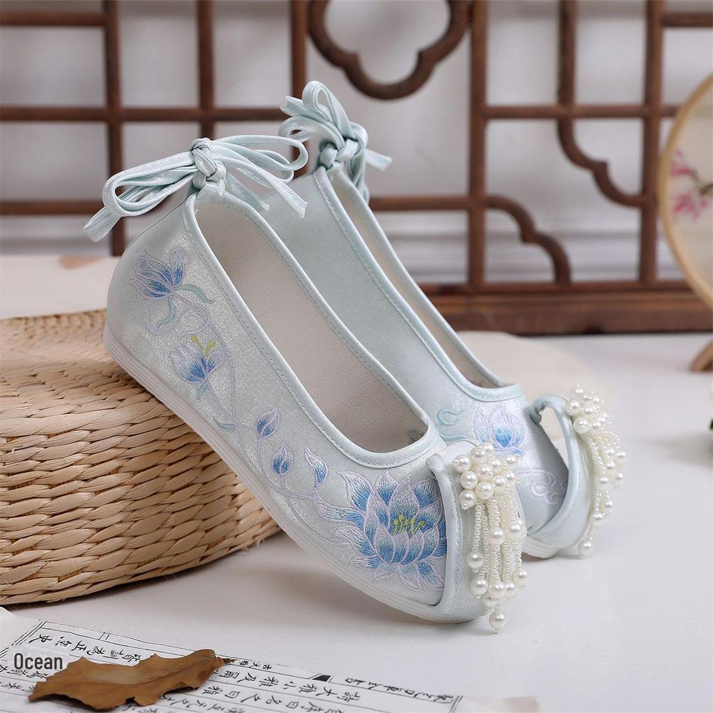 [Manzhu] 2023 New Red Beaded Xiuhe Hanfu Shoes with Velvet-Lined Round Toes for Weddings