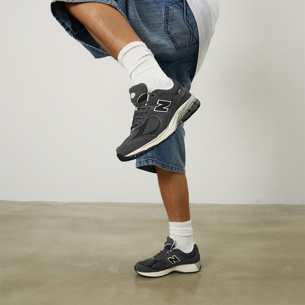 New Balance 2002R Monochrome Suede Pack - Серые кроссовки унисекс M2002RFL