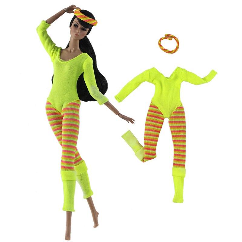 Яркие спортивные костюмы для куклы Барби