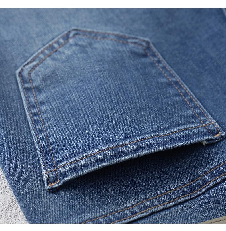 Женские джинсы светло-голубого цвета с высокой посадкой, широкими штанинами и микроклешем - Дизайн в стиле ретро, весна/осень 2025