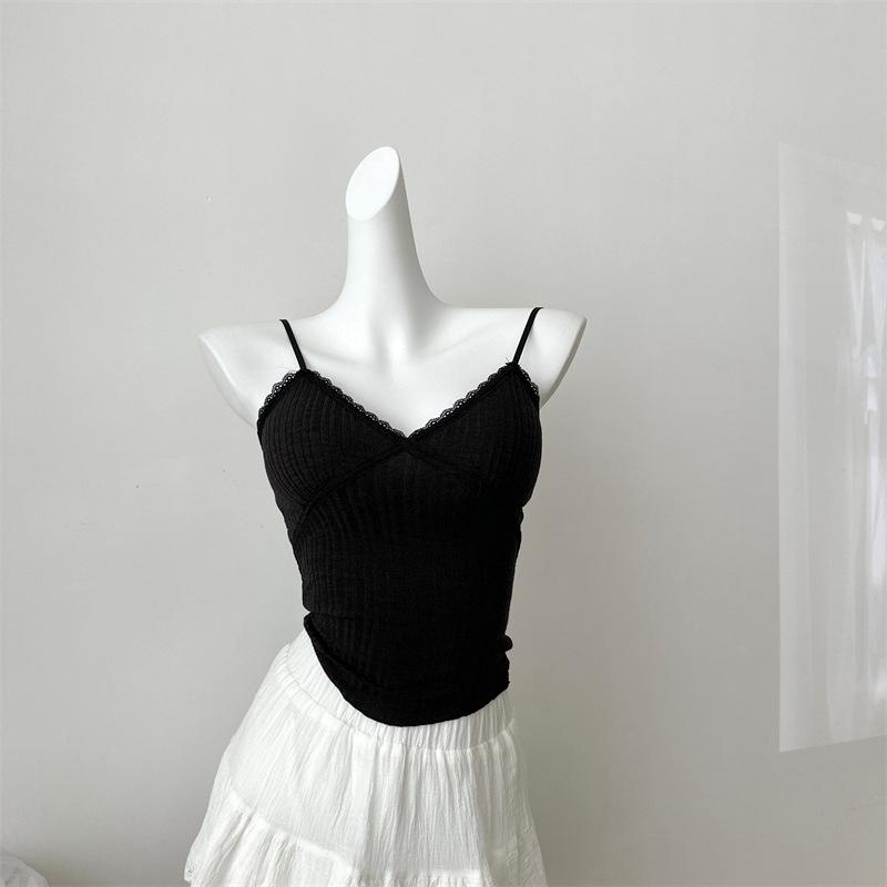 Элегантная кружевная майка с V-образным вырезом: Закрывает подмышечный жир, Встроенные чашечки, Красивый дизайн спины