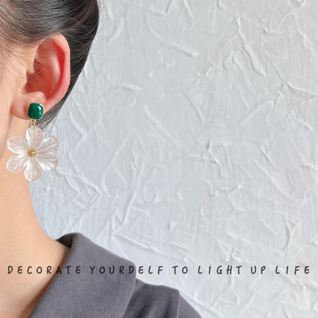 Ретро элегантный минималистский темпераментный акриловый цветок серьги для женщин