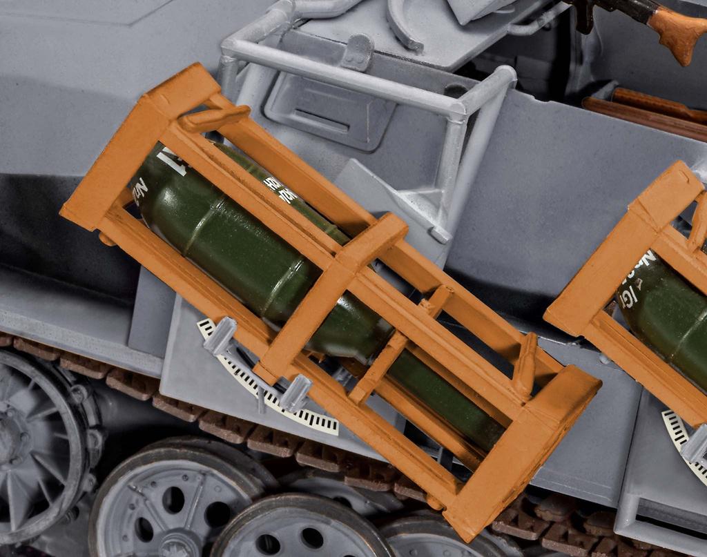 Revell German Grand Stuka Plastic Model Kit 03248 1/35 Sd.Kfz.251/1 Ausf.B