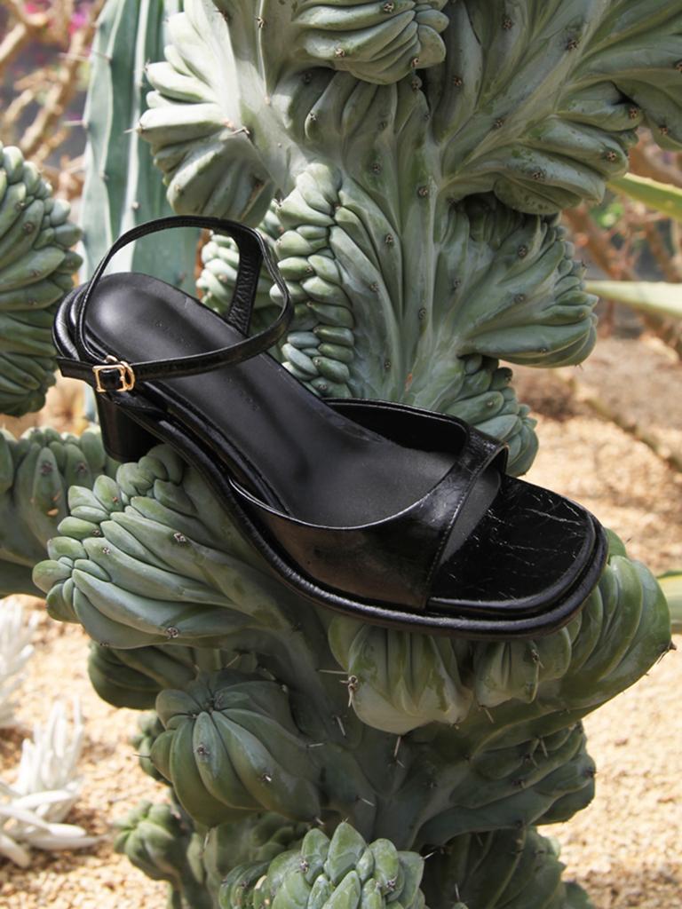 Blanc Sur Blanc Jenny Sandals Black