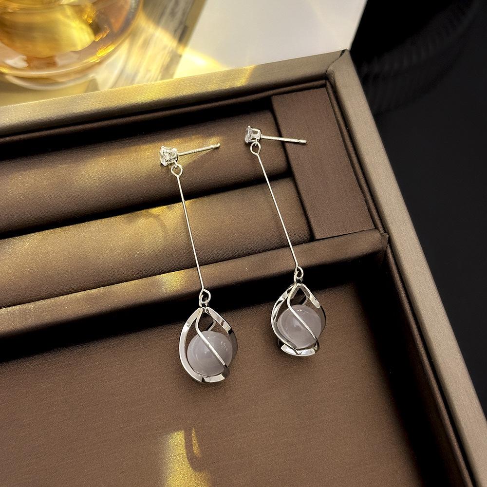 Серебряные серьги-игл с цветком из кошачьего глаза - элегантный, универсальный модный аксессуар для женщин