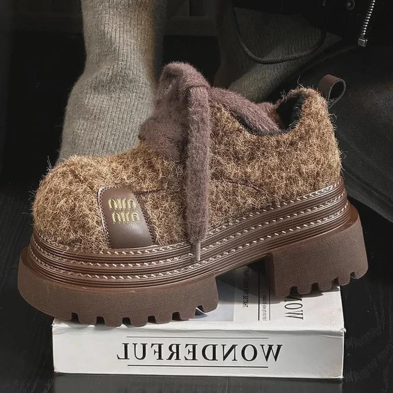 Золотые бархатные мокасины на платформе со шнуровкой 2025 года: Меховая обувь, увеличивающая рост, для миниатюрных женщин