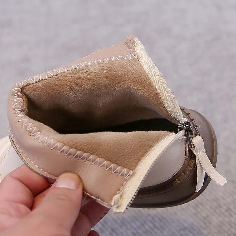 Ботинки для девочек короткие ботинки осень 2025 новая обувь детские кожаные ботинки ботинки Мартина для маленькой девочки осенняя одежда для луга