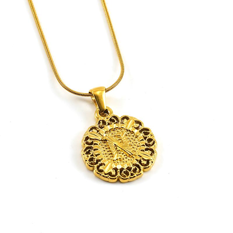 New fashion titanium steel letter pendant, clavicle chain, round embossed design necklace, personalized versatile men and women