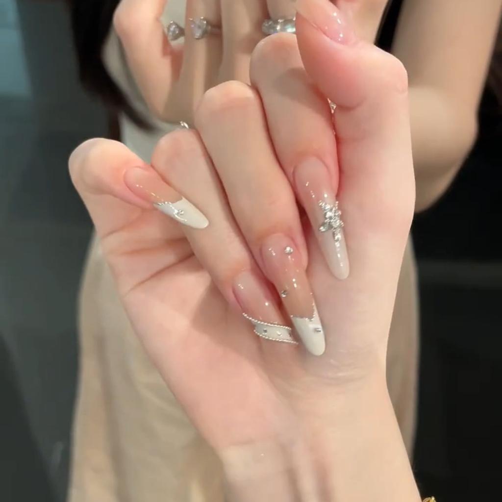 French white streamer star zircon pure hand-worn nail temperament pure desire to show white nail patch fake nails