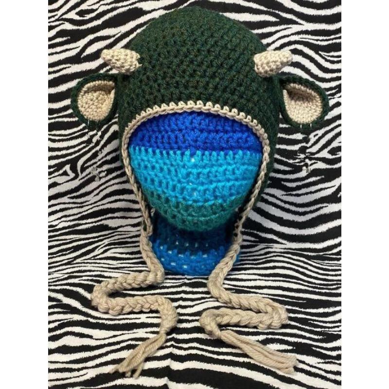 Связанная вручную шапка-ушанка в виде скелета на Хэллоуин