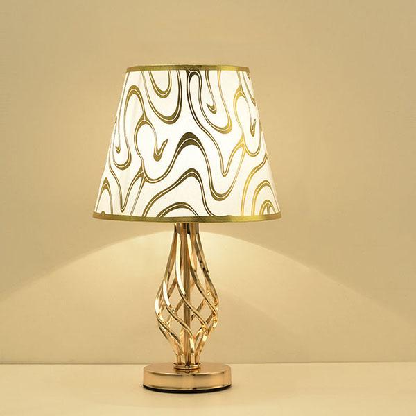 Desk Lamp Bedroom Bedside Lamp Modern Simple Creative Warm Romantic Home Lamp Living Room Study Learning Dimming Desk Lamp