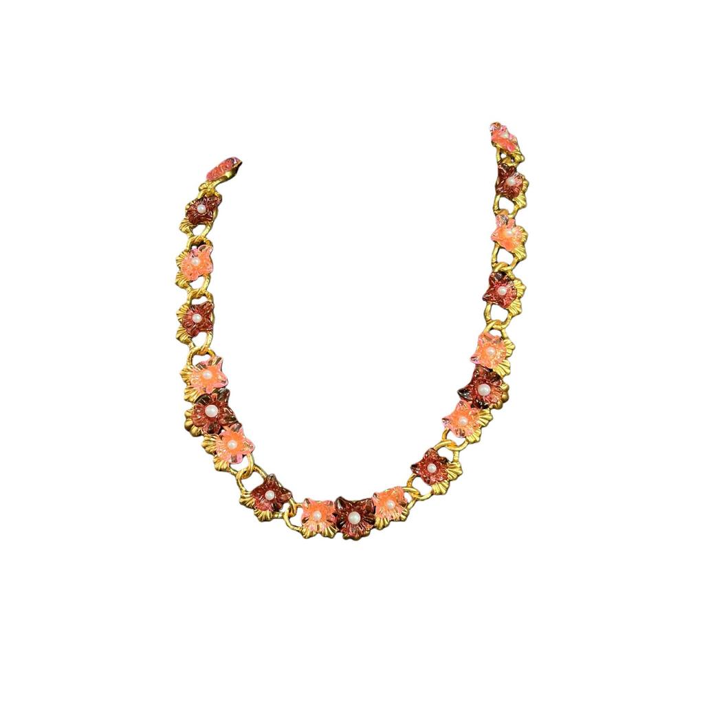 Набор necklaces с нежно-розово-фиолетовыми цветами и жемчужными серьгами-гвоздиками
