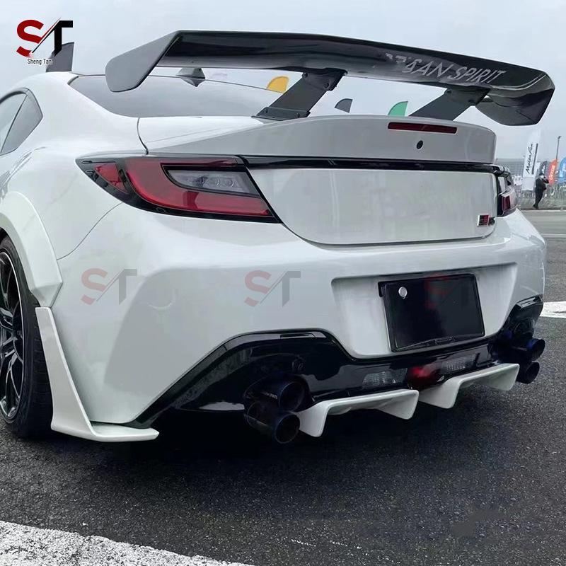 Задний спойлер из углеродного волокна Toyota GR86/Subaru BRZ с хвостовым крылом и GT-диффузором.