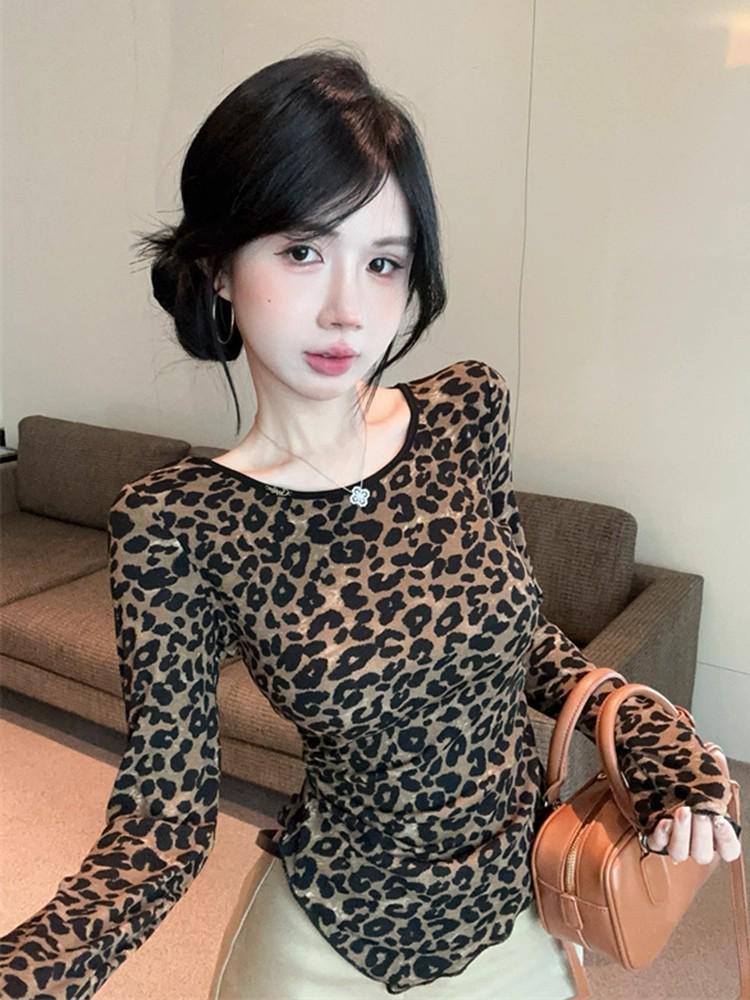 Chic Leopard Print Open-Back Tie-Up Long-Sleeve T-Shirt for Women - Autumn Edition