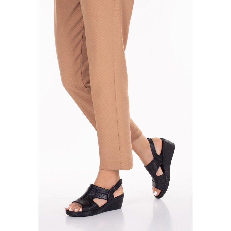 Женские повседневные босоножки на танкетке из натуральной кожи