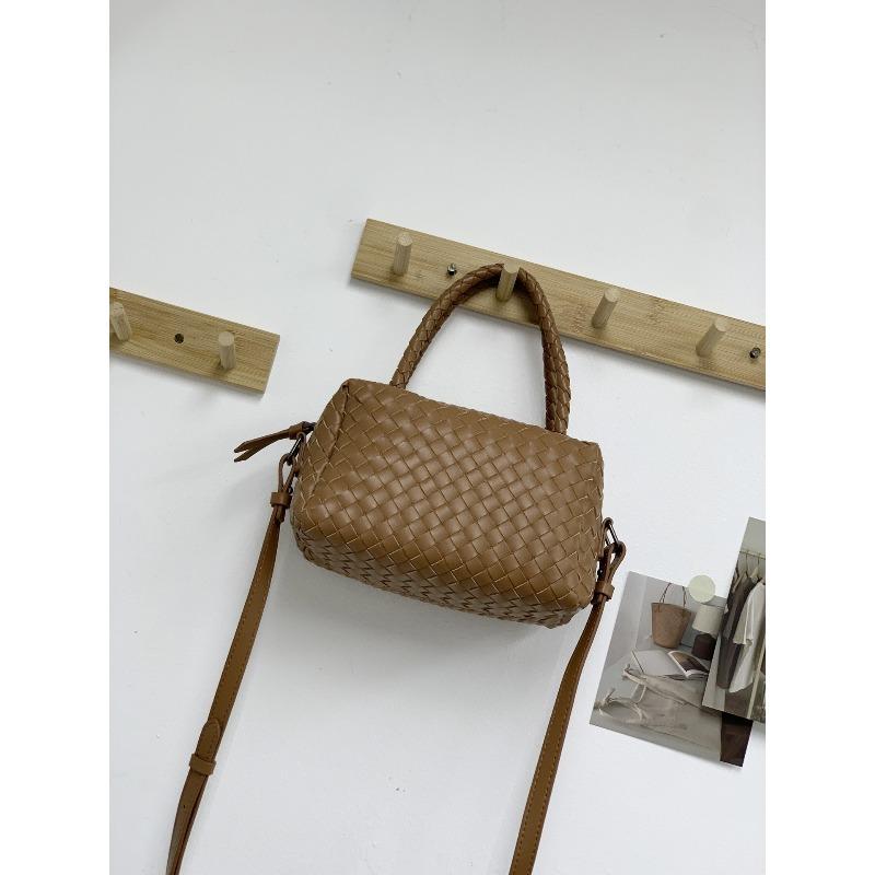 Новая плетеная сумка для женщин, нишевая, высокого класса, винно-красная, ручная, на одно плечо, маленькая квадратная сумка-подушка для камеры