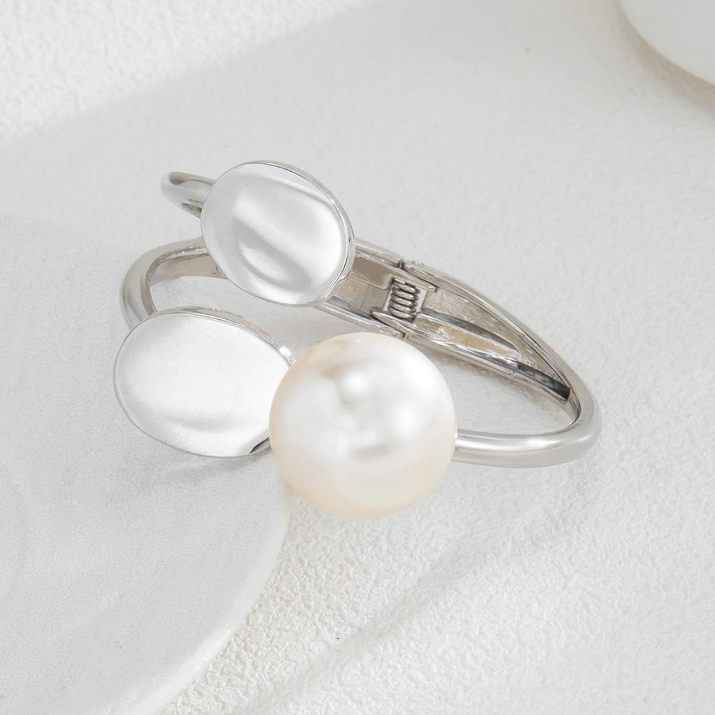 Accessories Fashion Light Luxury Belt Pearl Jewelry Bracelet Irregular Geometric High Sense Women's Bracelet