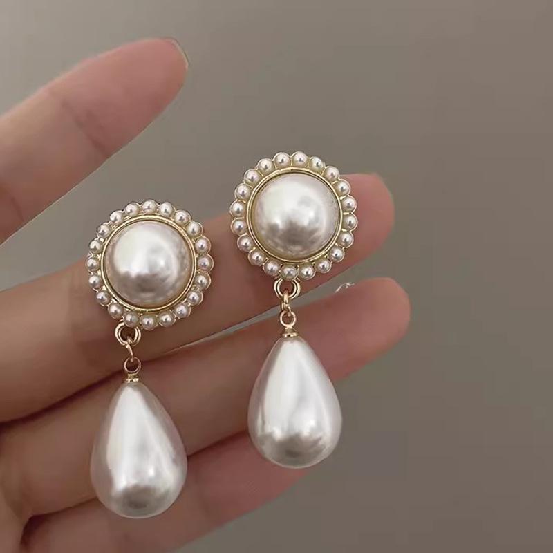 2023 High-End French Pearl Earrings: Light Luxury, Unique Design for Women