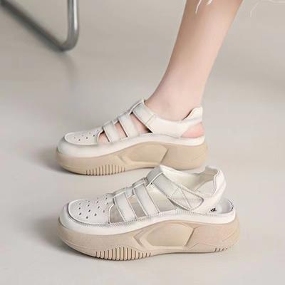 Римские модные сандалии 2024 года, летние новые туфли с полыми отверстиями, толстая подошва, увеличивающая рост, универсальные, простые, удобные, одинарные туфли