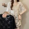 Тонкая и слегка прозрачная кружевная рубашка с V-образным вырезом и передним плечом, очень свободный топ средней или длинной длины с короткими рукавами для женщин