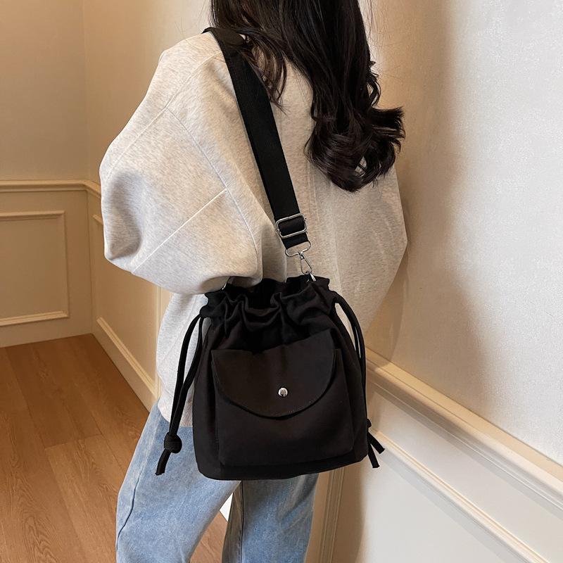 Personalized Bag Women's 2025 New Korean Version of Fashion Pleated Niche Bucket Bag Casual Spring Shoulder Messenger Bag Tide