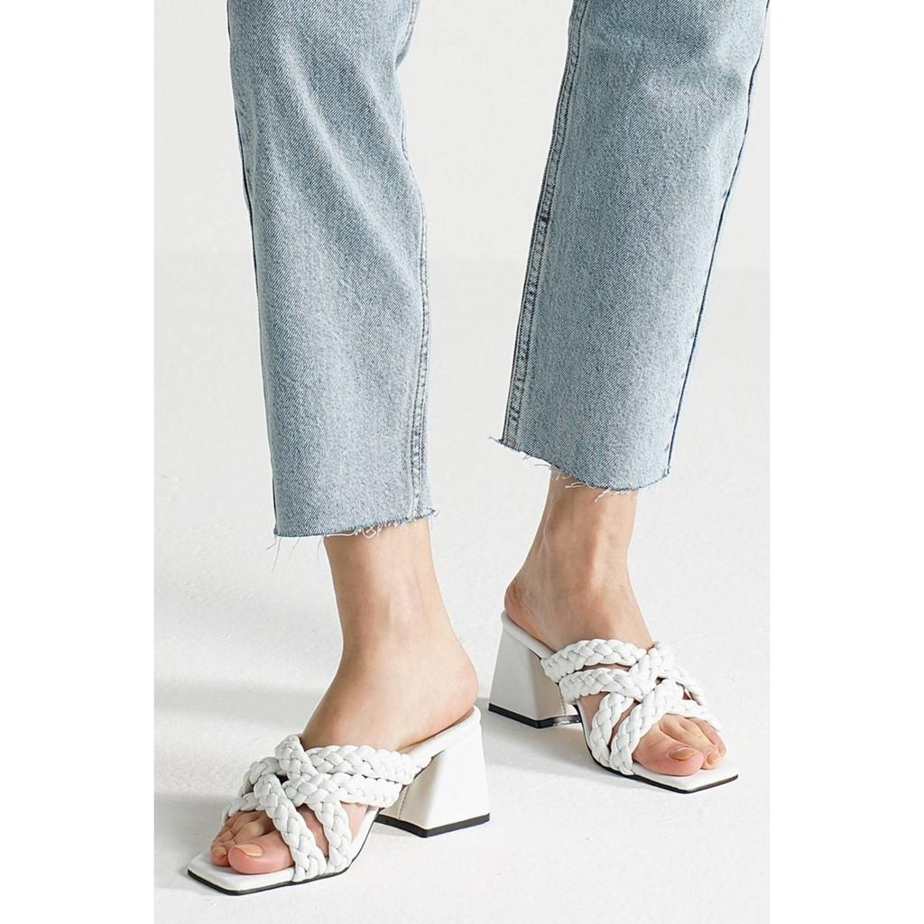 Женские стильные белые тапочки из натуральной кожи на каблуке