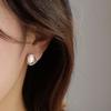 Элегантные геометрические серьги-гвоздики с опалом и сверкающими акцентами
