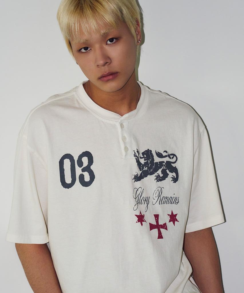 TRAVEL Glory Remains Pigment Henley Neck Short Sleeve T-Shirt Cream
