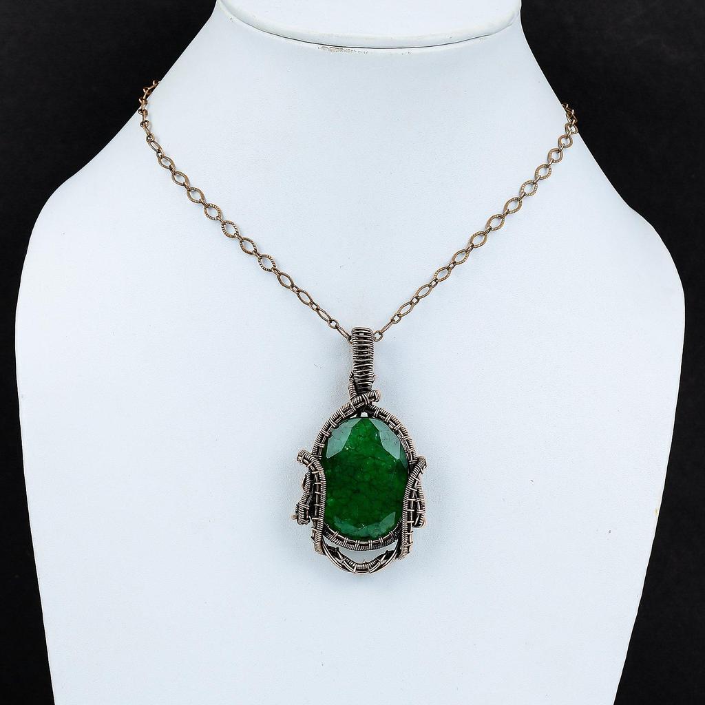 Созданный в лаборатории изумрудный драгоценный камень Чистая медная проволока, обернутая ювелирными изделиями ручной работы