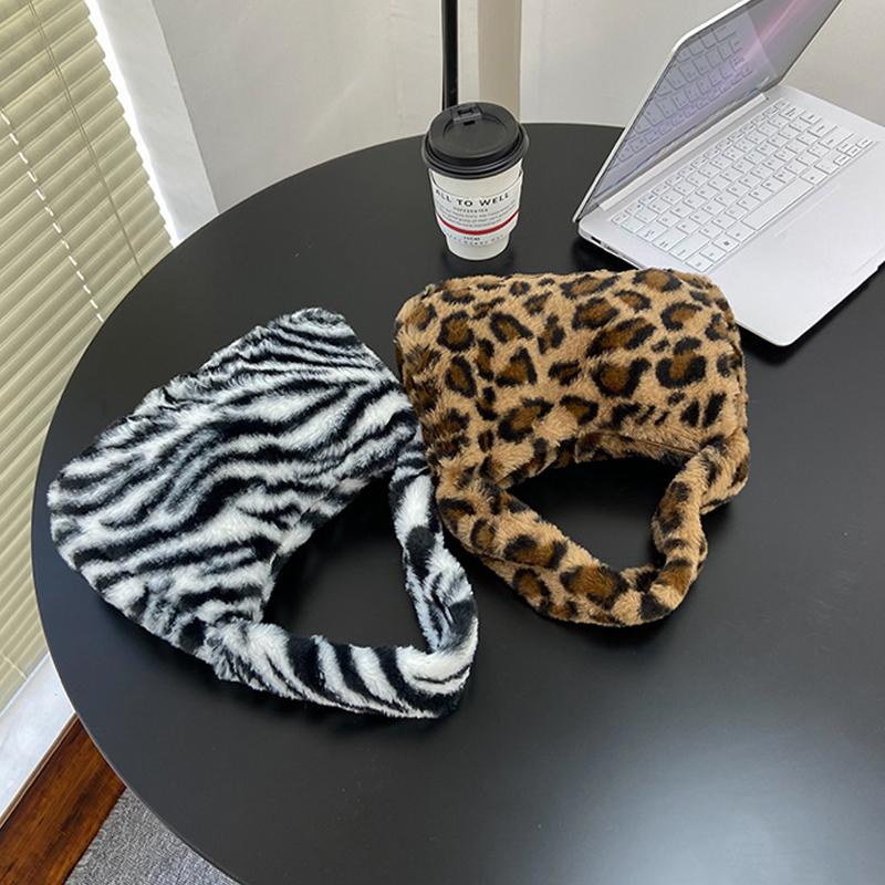 Сумка подмышку через плечо Новая мода Портативная сумка через плечо Западный стиль Пушистое кольцо Леопардовый принт Женская сумка Набитая CLE