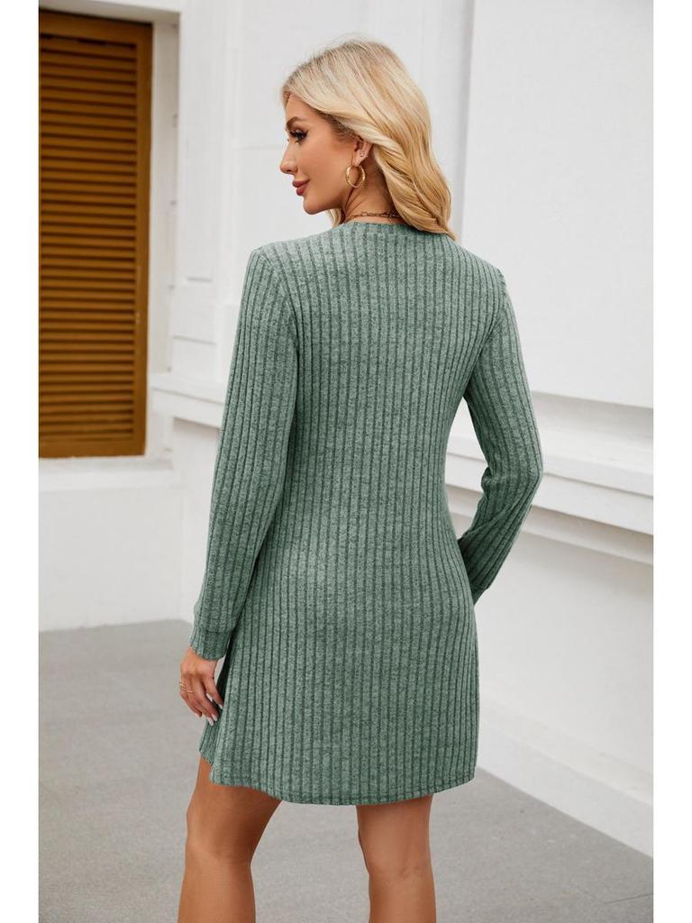 Повседневное платье 2024 года с V-образным вырезом, карманами, ребристым узором и длинными рукавами для европейских и американских женщин.