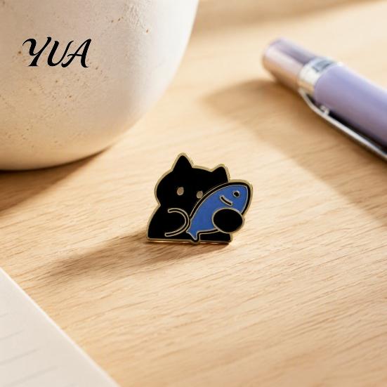 Animal Clothing Accessories Holding Fish Cartoon Cat Brooch, Enamel Kitten Alloy Badge Pin, Scarves Decorative for Backpacks Hats Jackets Brooch