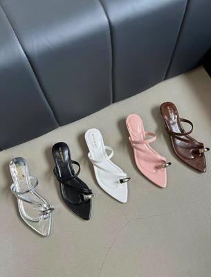 Модная обувь Женские тапочки Уличные шлепанцы Заклепки Острый носок На танкетке Пантофли Резиновые шлепанцы 2025 Гавайские Элегантные Скандалы