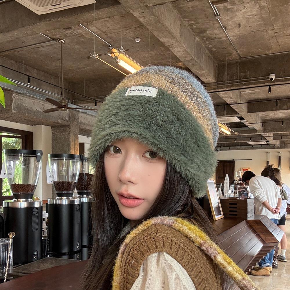 Женская модная осенне-зимняя теплая шерстяная шапка, универсальная защита для ушей, вязаная шапка для большого обхвата головы, шапка-бини радужной расцветки
