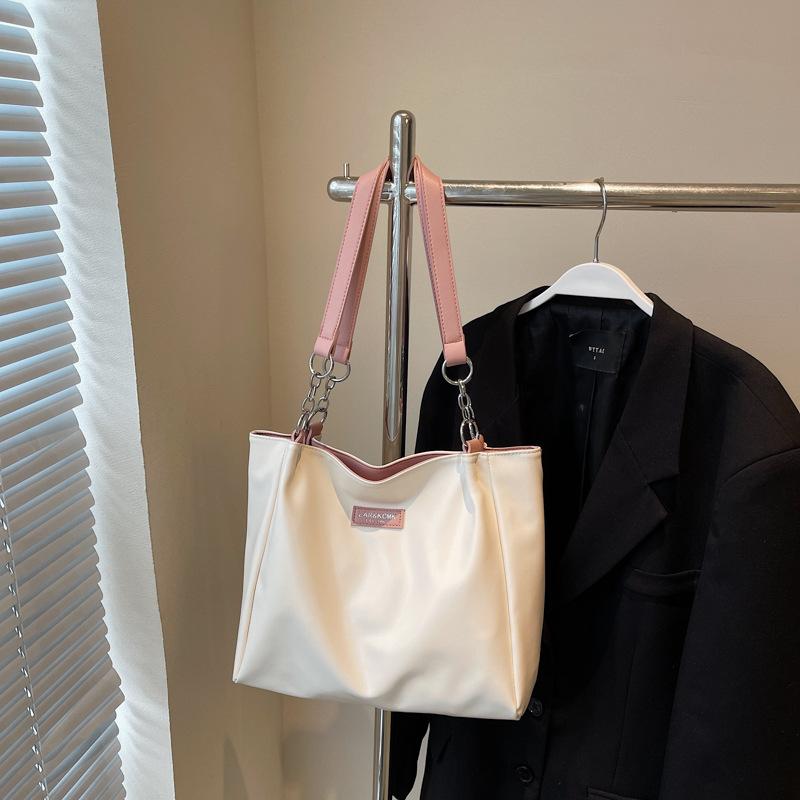 Вместительная сумка-тоут женская новая весенне-летняя контрастного цвета на плечо подмышку универсальная классная сумка для поездок