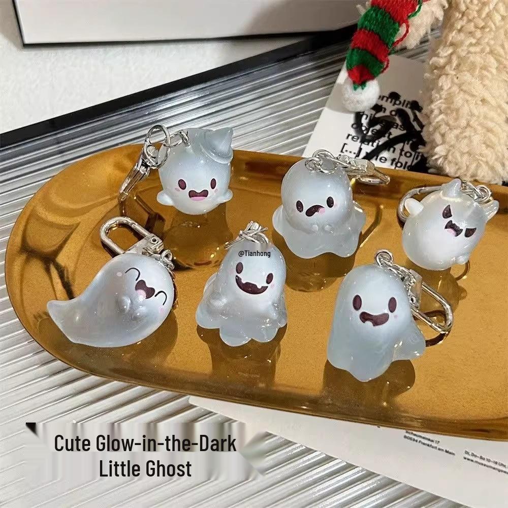 Glow-in-the-Dark Cute Ghost Keychain: 3D Halloween Backpack Pendant