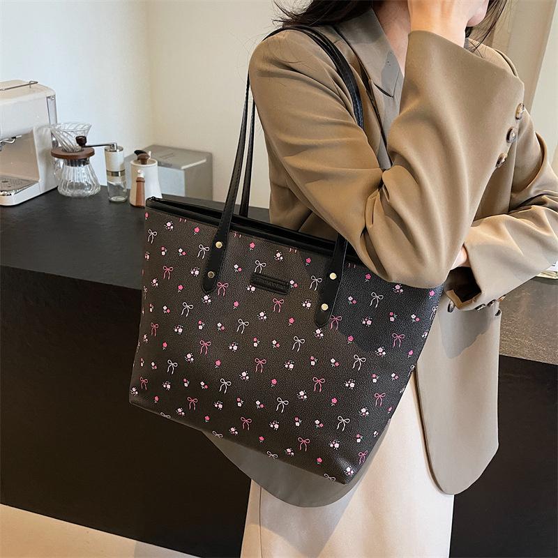 Cute and Sweet Cherry Print Tote Bag Niche Fashion Large Capacity Versatile Shoulder Bag For Women Travel Handbag Purse CLE