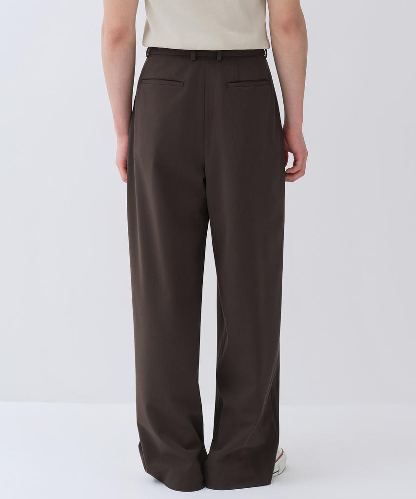 MUSINSA STANDARD Extra Wide Two-Tuck Hidden Banding Slacks [Van Dyke Brown]