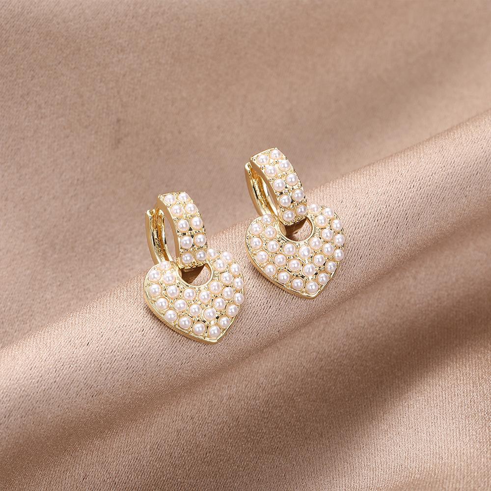 Серьги-пусеты с жемчугом для женщин, модный и изысканный темперамент, высококлассные серьги в форме сердца