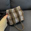 Корейская версия большой вместительной сумки подмышкой женская сумка весна 2024 новая шерстяная клетчатая сумка-тоут сумка через плечо